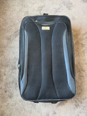 Protege Black Roller Suitcase